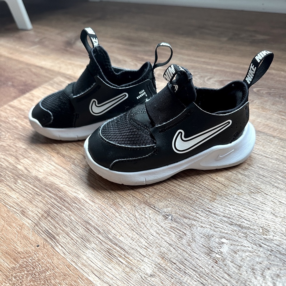 Nike toddler Flex Runner 3 size 7C